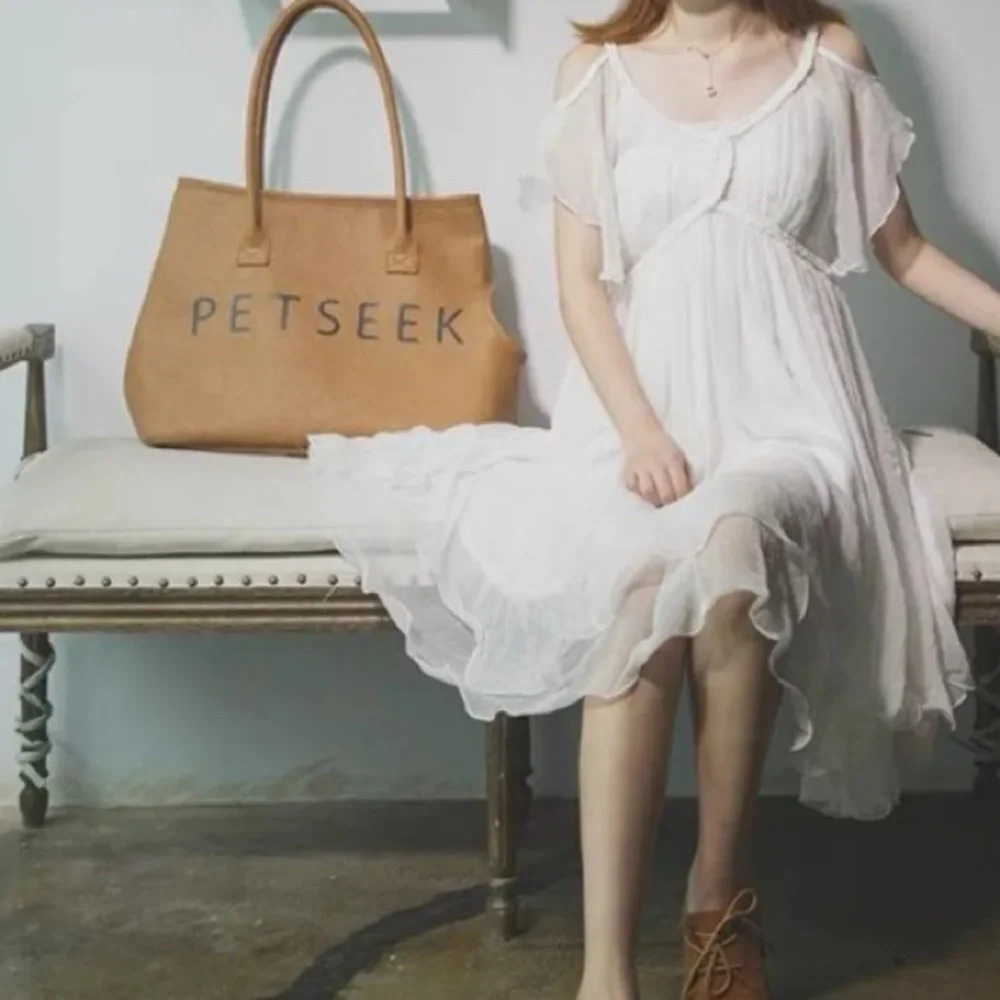 Like new Petseek pet dog cat carrier bag